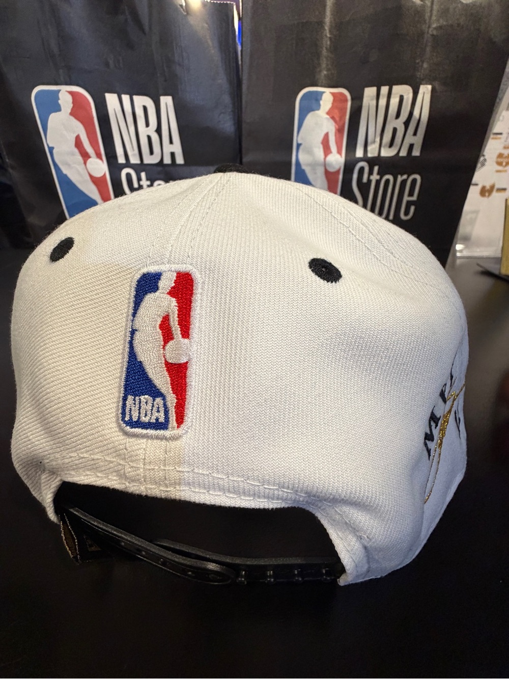 New York Knicks NBA Champions White&Black Snapback Hat NYC NBA STORE EXCLUSIVE. - Picture 7 of 8